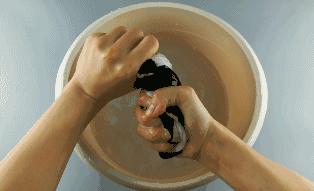 洗衣机脱水衣服怎么最快干,没有洗衣机如何让衣服快速干