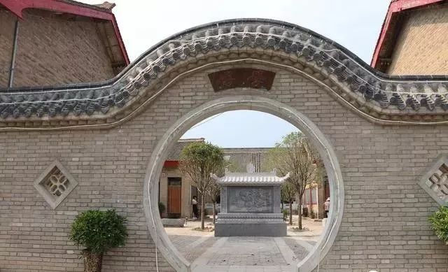 一寺一校一画院——石桥中学新生记！