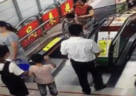 1岁女孩摔下意外死亡,1岁女婴从3楼摔落生命垂危