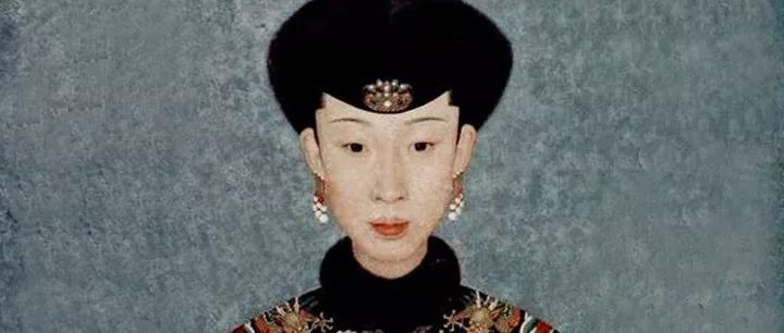 蜡笔小新无法抵挡蛋糕的诱惑,蜡笔小新被挤太阳穴