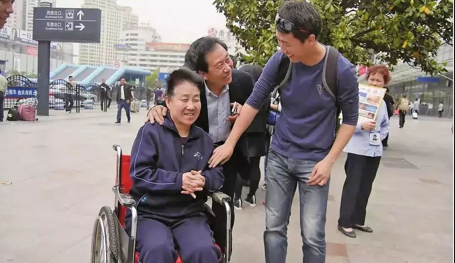 九九重阳敬老情浓浓关怀暖人心,爱在重阳节浓浓敬老情