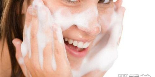 换季脸上起皮严重怎么解决,脸上起皮严重怎么办