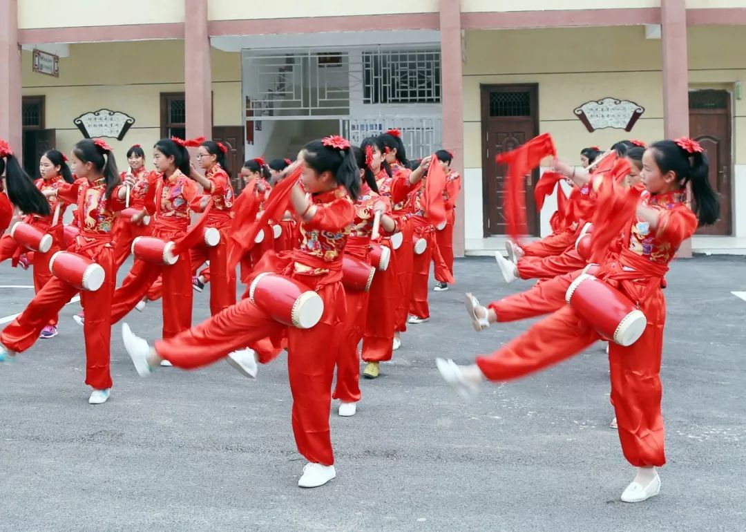 体现素质教育成果的照片,展现教育新变化的图片