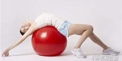 瑜伽球减肥操瘦全身,瑜伽球瘦肚子的正确方法