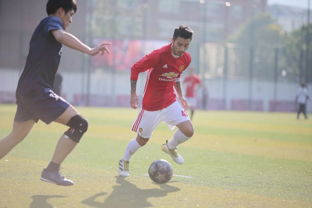 让全大宁人沸腾的足球赛开踢啦！300多名业主约战静安体育中心