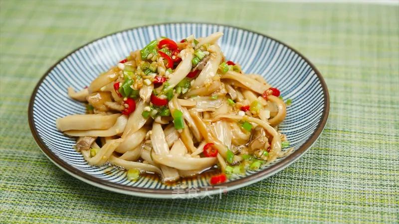 手撕杏鲍菇最好吃的做法,每天一道快手菜蚝油手撕杏鲍菇