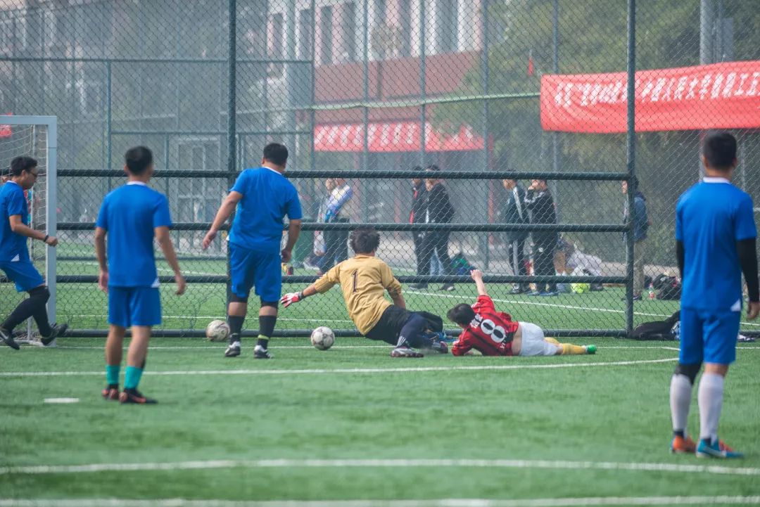 绿茵场上的RUC后勤人｜你们顽强拼搏的姿态，最帅！