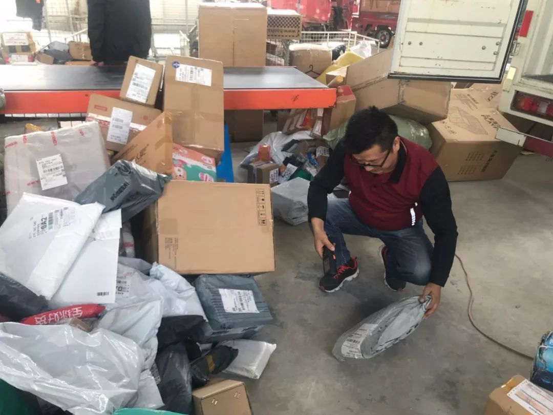 小店老板换了三台车,还买了套新房,农村网购带火这门新生意