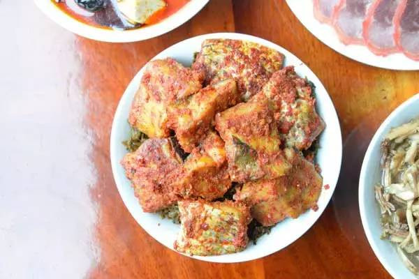 大理八大碗鱼做法,大理剑川八大碗店