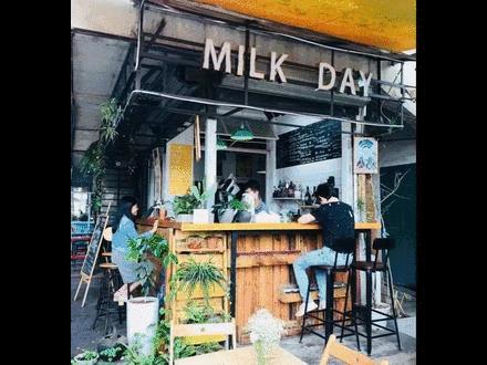 成都这几家甜品店！让你“甜”到45°角仰望天府电视塔！