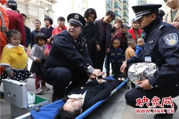 郑州公安民警工作日常,河南郑州公安夜间巡逻