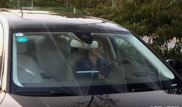 玻璃水怎么调节喷射角度,玻璃水喷的特别小怎么回事