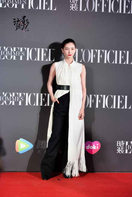 周冬雨冷酷造型,周冬雨大胆造型引争议