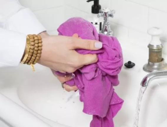 毛衣领口变形怎么处理,哪些毛衣衣领不会变形