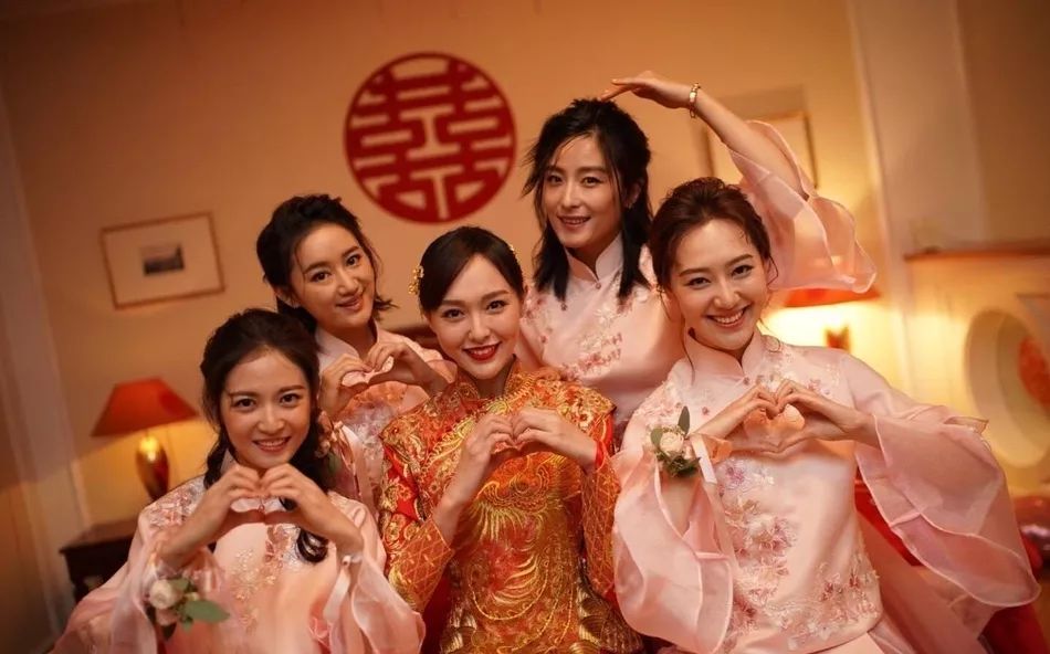 罗晋普天同庆,唐嫣罗晋官宣婚讯甜到齁