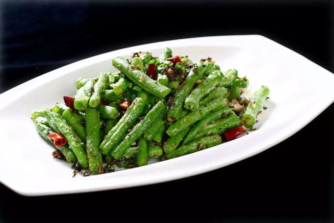 扁豆角没炒太熟会中毒吗,菜豆角没熟有毒吗