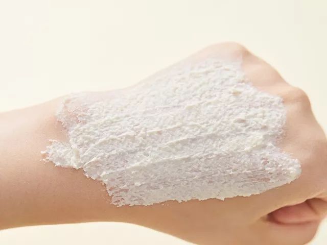 拼团丨这个面膜征服了全日本，敷一次脸能亮白两个度