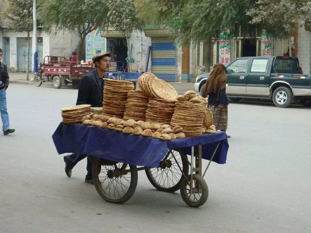 路边店小商小贩归哪里管,路边的小摊小贩哪个部门管理