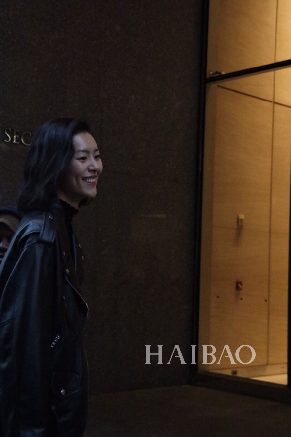 奚梦瑶何穗大表姐的维密秀,奚梦瑶何穗刘雯冬季街拍机场