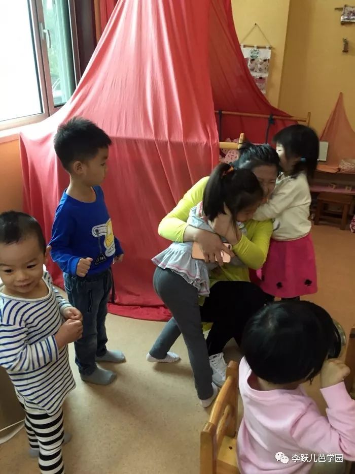 去幼儿园培训让我学到了什么,去幼儿园体验一天老师