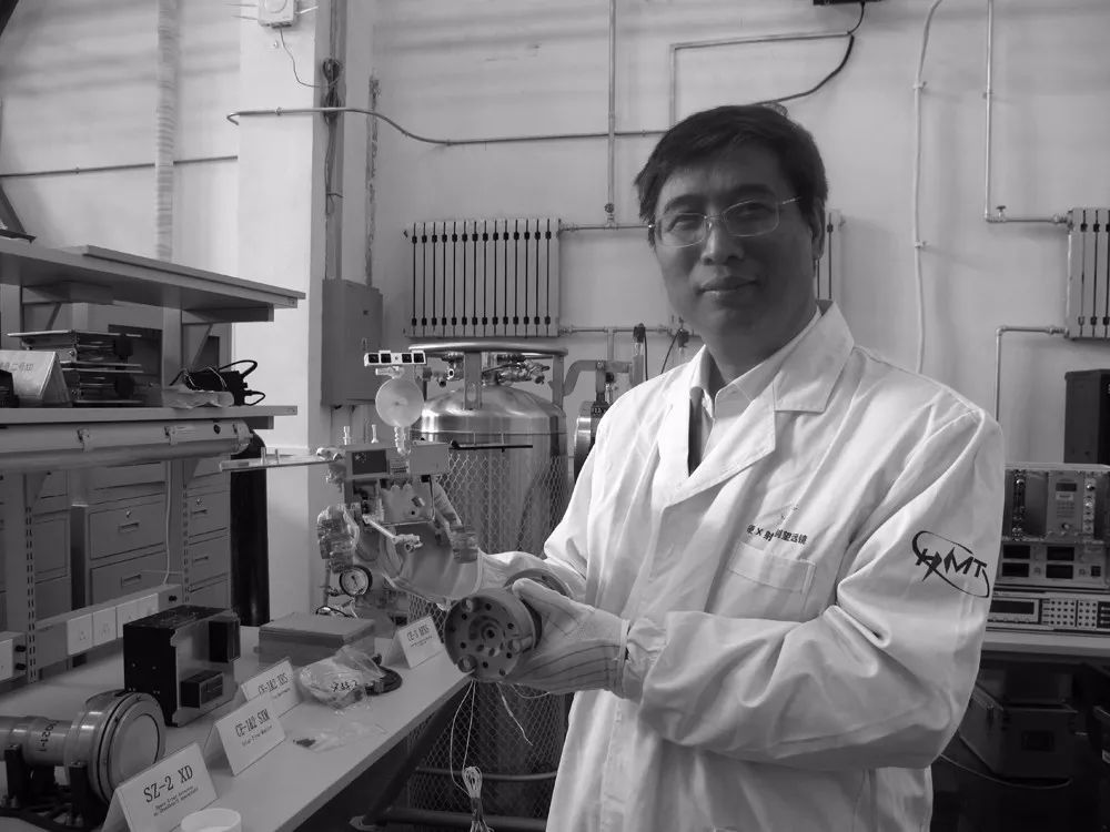 今天,向大家报告一个沉痛的消息