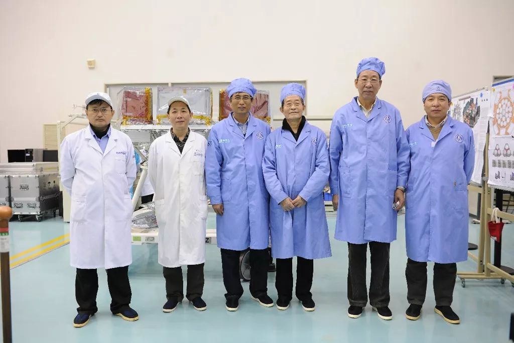 今天,向大家报告一个沉痛的消息