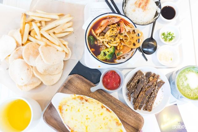 漂亮小姐姐开的网红店,高颜值小姐姐做美食