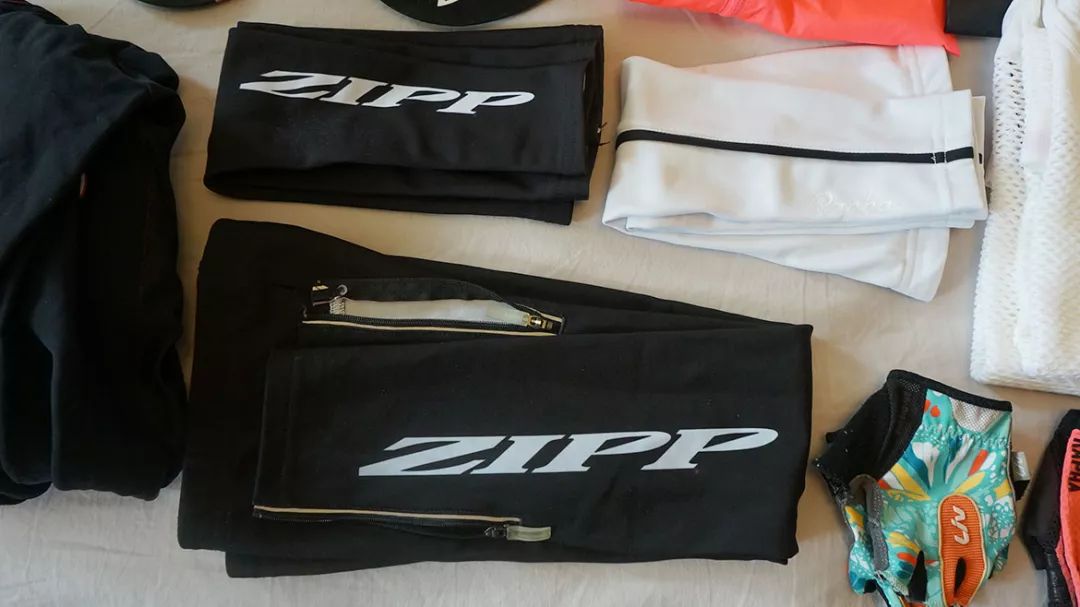 除了不可描述,夫妻出门比赛都带些啥?