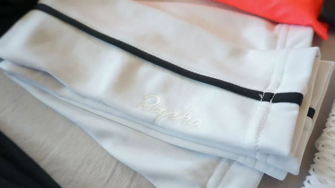 除了不可描述,夫妻出门比赛都带些啥?