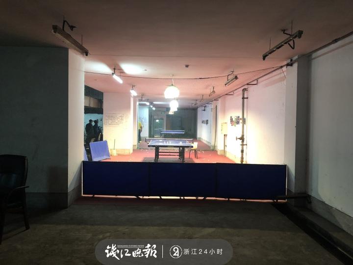 凤起苑地下车库两张乒乓球桌为啥成了小区的“心病”