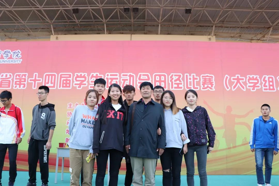 青岛市中学生田径运动会100米冠军,青岛农业大学运动会标枪