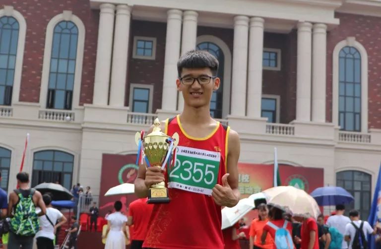 青岛市中学生田径运动会100米冠军,青岛农业大学运动会标枪