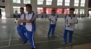 校园足球容易出现的争议判罚,中学生足球舞争议