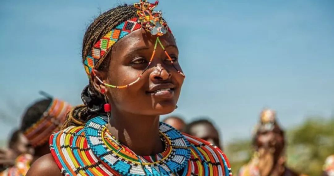 被家暴被阉割被强奸……她最终带领女性同胞建起一个真正的“女儿国”