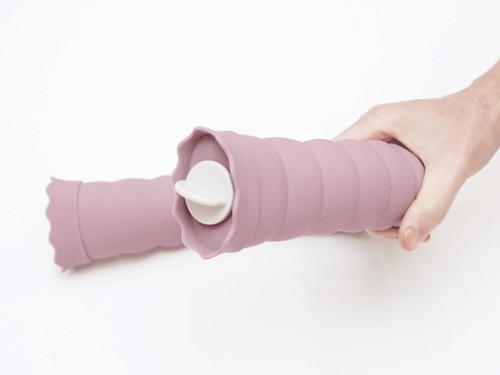 热水袋放微波炉加热膨胀了,热水袋能放在微波炉里加热吗