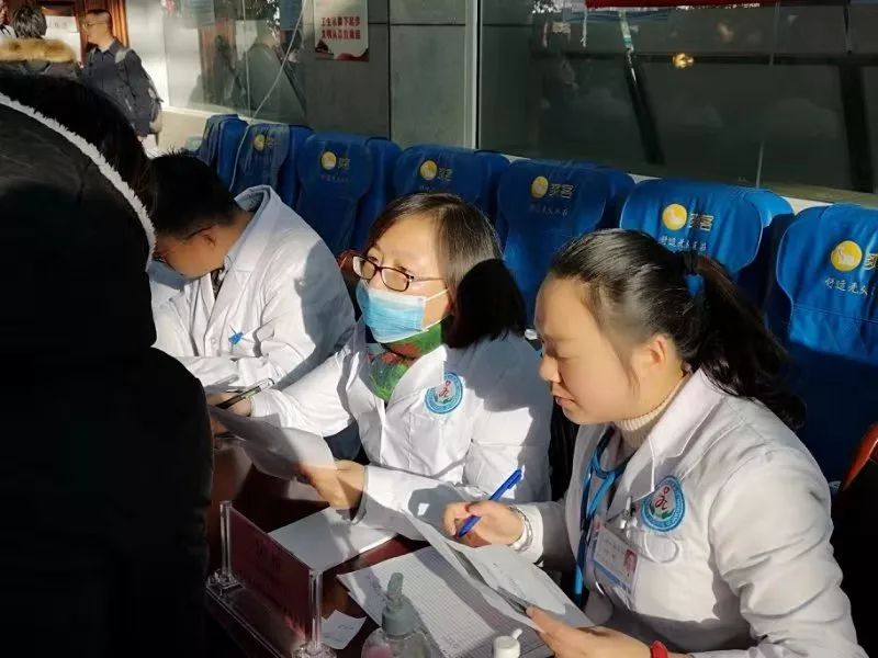 上海瑞金医院开展联合义诊，大理这两个地方火爆了！