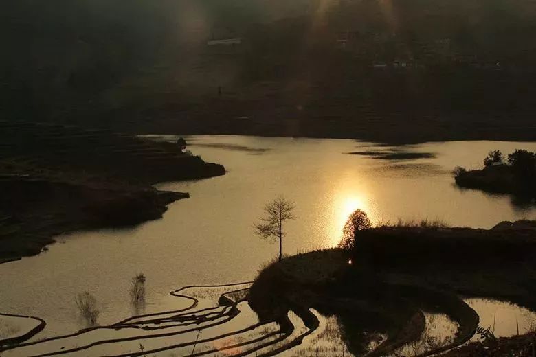 元江哈尼山寨旅游攻略,元江一年一度哈尼十月长街宴视频