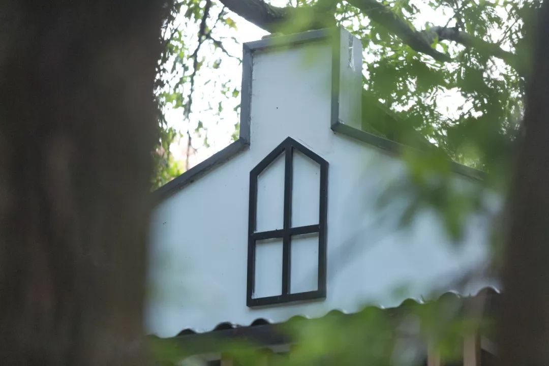 自称“射鸡师”！这个“不太正经”的设计师把酒店开了半个中国，今年终于到杭州了！