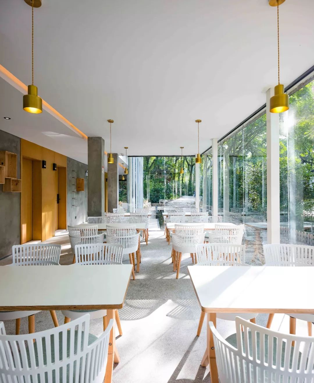 自称“射鸡师”！这个“不太正经”的设计师把酒店开了半个中国，今年终于到杭州了！