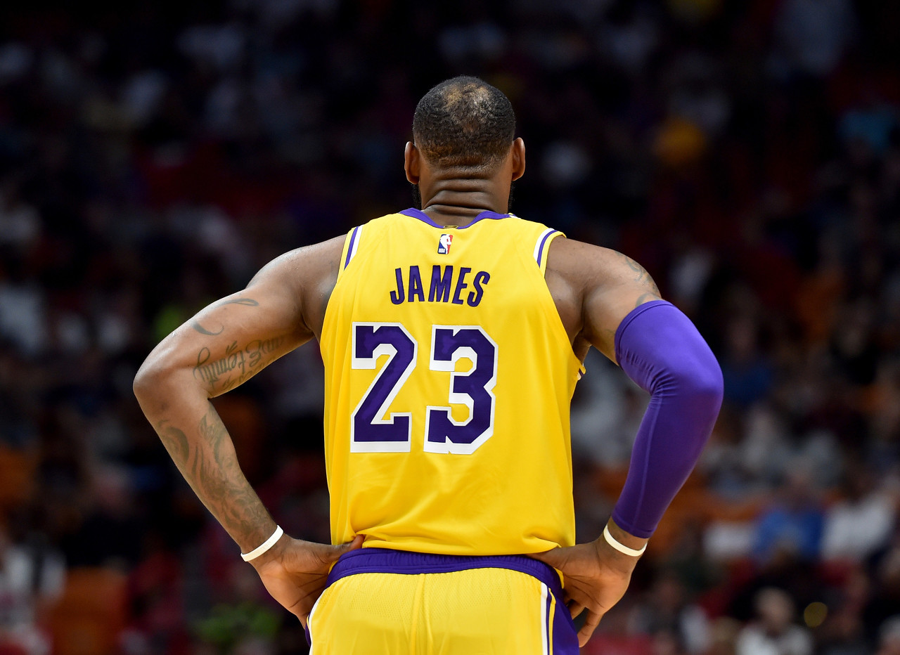 nba职业生涯总薪资最高的10大球星,通货膨胀后的足球运动员身价