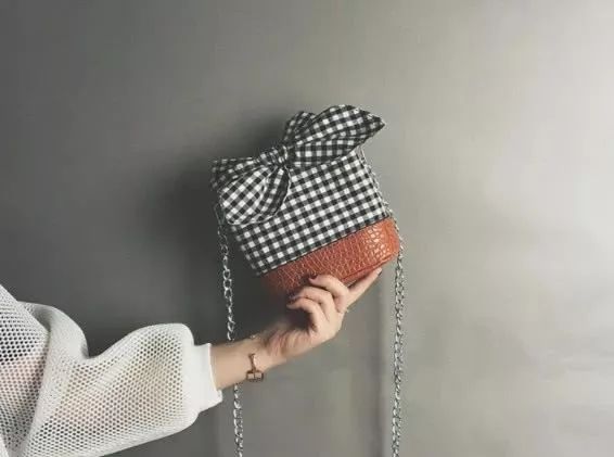 秋冬单肩包大衣搭配推荐,适合配大衣的单肩包设计感