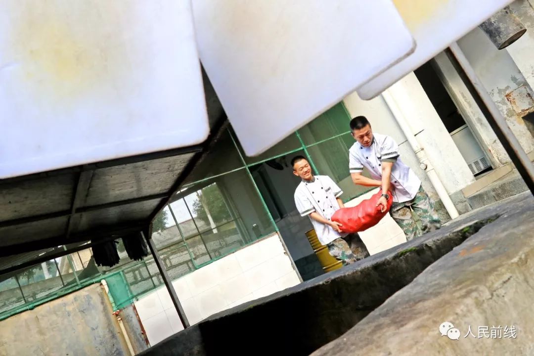 新兵连伙食为啥比基层好,新兵连伙食好吗