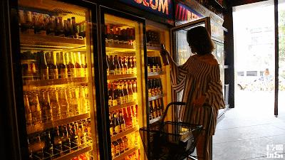 500余款全球各地精酿,3000多个钢铁酒格组成的巨幕外墙!长沙又一约酒圣地来了~