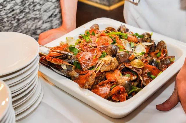 ￥238/位——“爱尔兰生蚝+15种海鲜”畅吃，还送波龙！乐队表演周末哈根达斯！这家希尔顿旗下酒店颠覆吃货想象！