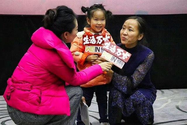 雷达站丨带着女儿开出租的她登上大荧幕，被改编为电影的新闻还有哪些？