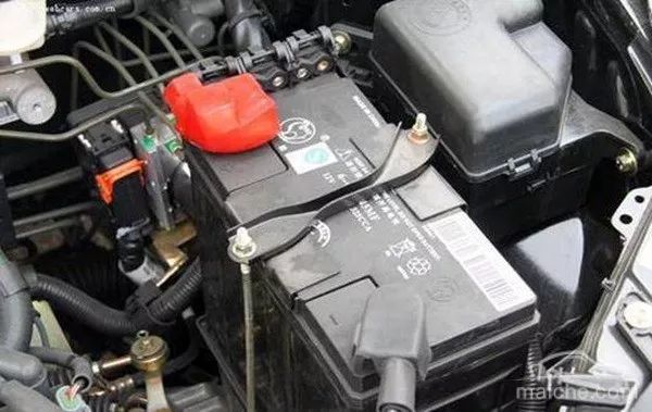 打不着火电瓶没电怎么办教你几招,酷路泽电瓶没电打不着车怎么回事