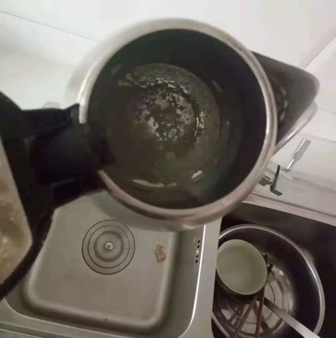 自来水管流淌黄水,水管总是流出铁锈水