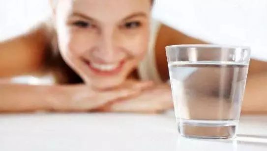 1岁多宝宝冬天嘴唇特别干开裂,冬季嘴唇开裂口子怎么办