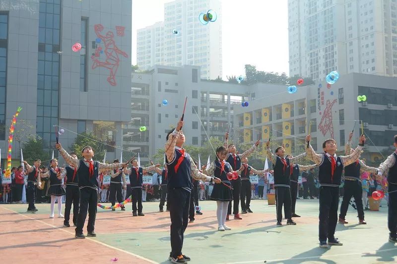 鍋ュ悍鍚戜笂浣撶幇褰撲唬瀛︾敓绮剧椋庤矊,鍋ュ悍鏍″洯娲诲姏灏戝勾