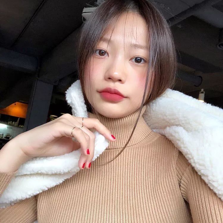 什么？！身高不足165CM的“厌世脸”也能当模特，韩国草根博主Mulbada用她的超高衣品做到了！